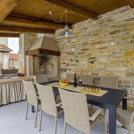 House Kristina **** *