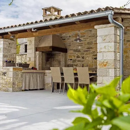 House Kristina **** *